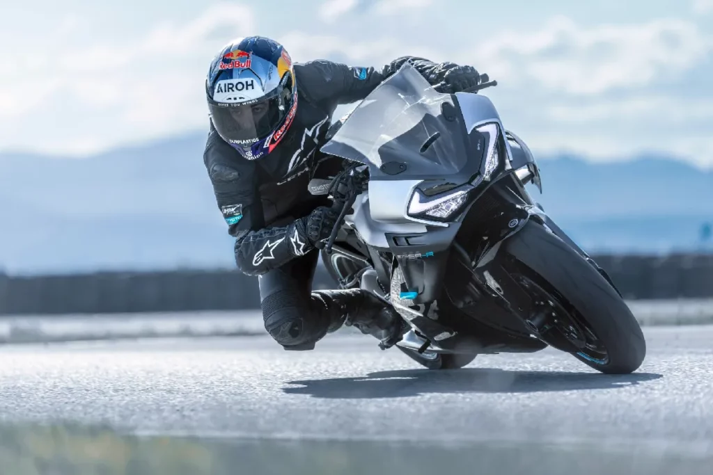 CFMOTO SR-Serie auf der Rennstrecke – Supersport-Performance mit Stil