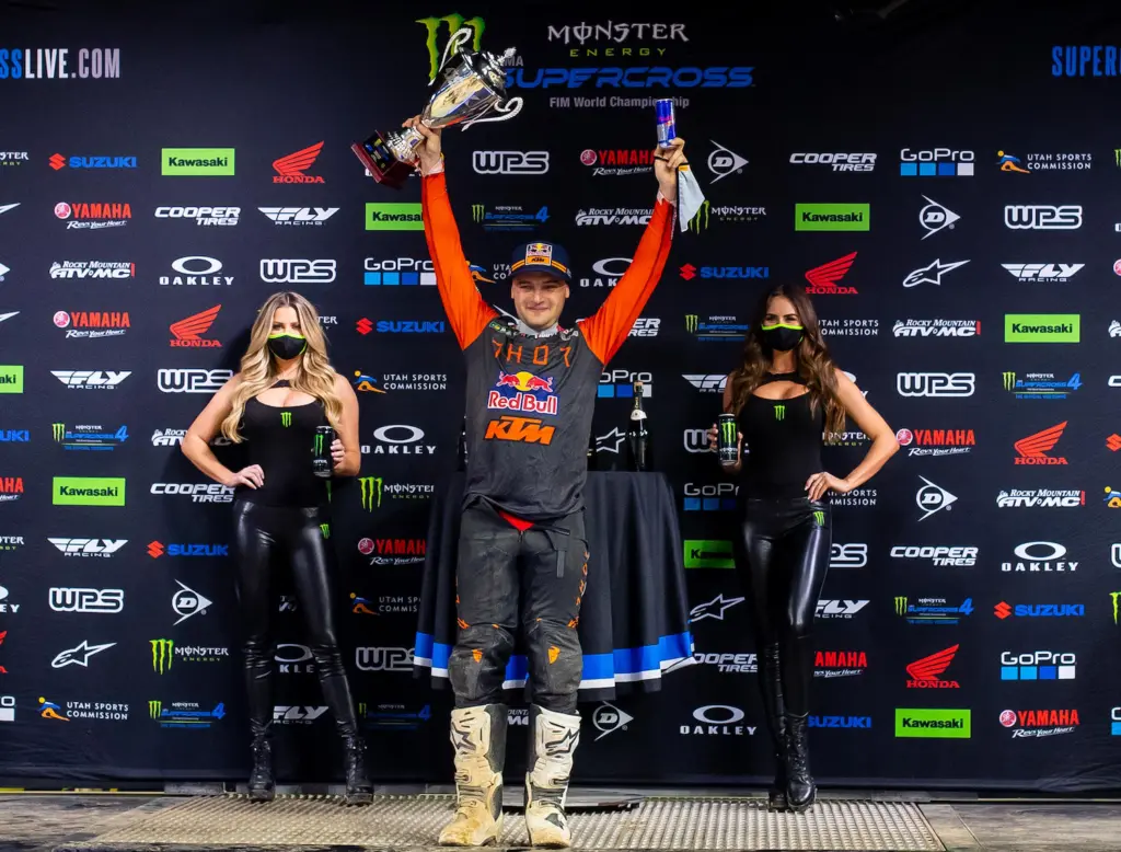 Cooper Webb freut sich über den ersten Sieg der Saison