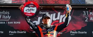 Josep Garcia von Red Bull KTM Factory Racing hat einen beeindruckenden Start in seine FIM EnduroGP-Weltmeisterschaftskampagne 2023 hingelegt, indem er am ersten Tag in der Enduro1-Klasse Zweiter wurde, bevor er am zweiten Tag, den Sieg errang. Garcia führt nun die Enduro1-Weltrangliste vor seinem Heimspiel der Serie in Lalin in fünf Wochen an.