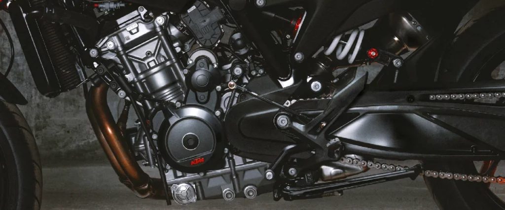 Motor- und Chassis-Detail der KTM 790 Duke 2026 (Nahaufnahme)