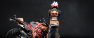 Die Graphiken im Spiel ermöglichen es den Fahrern, ihr Leder zu personalisieren. PC @KTM