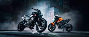 KTM 790 DUKE 2027 in Schwarz und Orange – Hero-Bild des Naked Bikes
