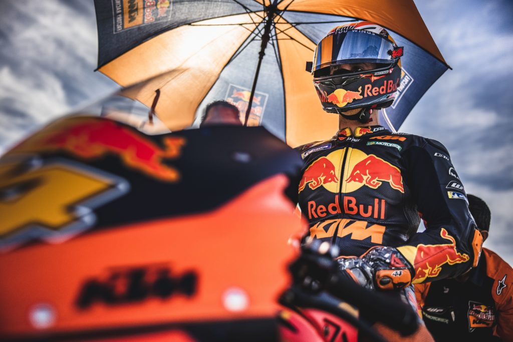 Pol Espargaro kurz vor dem Start in Valencia